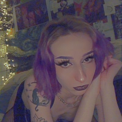 that grunge girl from only fans FOLLOW FOR UPDATES!!