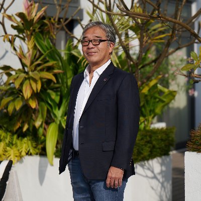 #Philanthropist with a focus on vision correction and early childhood literacy. Founder of the Chen Yet-Sen Family Foundation, @ClearlyWorld and @VFANUK.