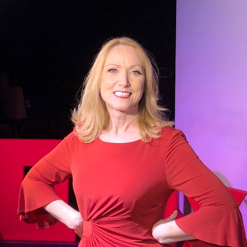 Molecular Geneticist turned Self-Love Expert helping women fall in love with themselves, so they can thrive through life’s transitions and find their true JOY!