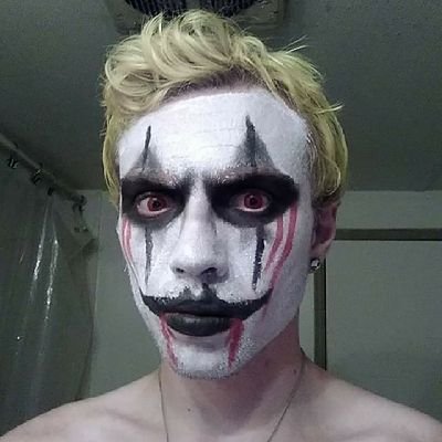 just the average gamer, who rages like a mother fucker but also pull off incredible He's a hacker moments, stream from time to time but here to shit post