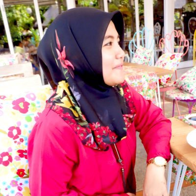 savinamalia's profile picture. “urip iku urup.”  🍣