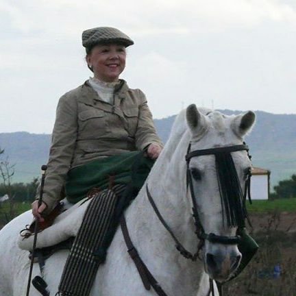 Elisa,equestriangirl y extremeña.
Soy la blogger de Amazonas Españolas.
Domadora de 🦄
Sevilla,Cádiz, Valencia y Coventry en el recuerdo,Lady Godiva en el❤️.
