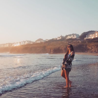robynashley98's profile picture. Cornwall • Creative Content Copywriter @idennacreative • Instagram @robyn_ashley98