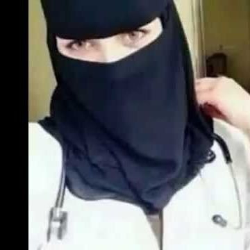 طالبه وانتمي لأغلى وطن #يمن الإيمان!! انبذ العنصريه وامقت الطبّالين، كلنا يمنيين ضد الخونه ايّما كانوا.. الخاص (مهمل).