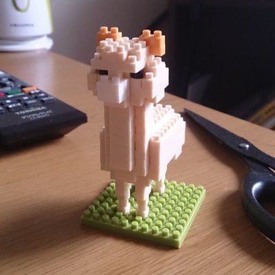 56964256's profile picture. 頭頂部がピッカリアンになりかけてる女児です