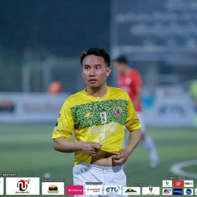 ounthone's profile picture. 踢球，唱歌