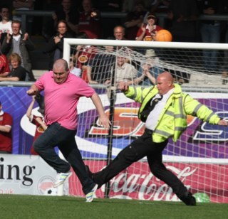 mazza82's profile picture. Northampton Town, Hellas /=\ Verona. Collector of match worn NTFC memorabilia.