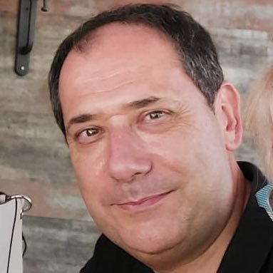 Paretà de naixement i Granollerí des del 1992, any olímpic. Graduat Social UB. Responsable de centre sanitari-assistencial.