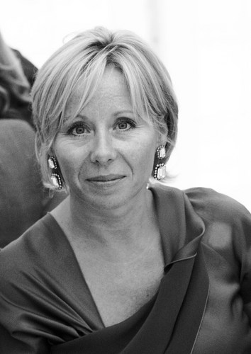 Lilypotts's profile picture. (Not) a University Graduate but doing ok anyway! Definitely an entrepreneur and always up for a challenge. Wife, mother, good friend and owned by two dogs!