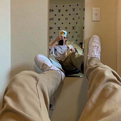 Scadathan's profile picture. Live a little