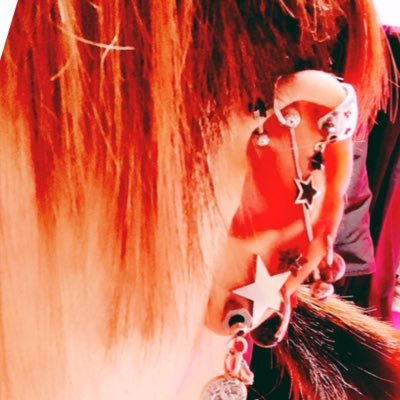 猫と音楽が好き。2018春上京の関西人☆たまにイベント企画してますが根っからの裏方人間☆昔:LIVE HOUSEやSHOP、コンビニ店員 現在:医療系事務員兼街の酒屋さん?☆hikari/ボディピ/天然石/猫/星/月/空/桜/花車☆ 今日のにゃんこ。#柘榴と琥珀 ☆急に旅立った柘榴の魂探し中