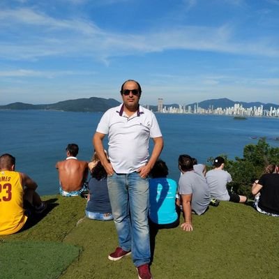 cristão família conservador
de direita admiro o nosso presidente
Bolsonaro torço pro meu país
sou paranaense
moro aqui em balneário Camboriú SC
churrasco 🇧
