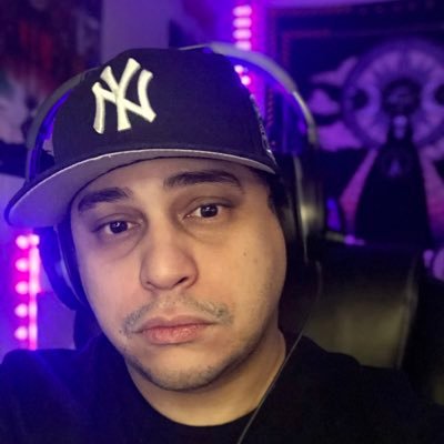 Occasionally streaming on Twitch. Wrestling podcaster. Yankees fan. LINKS: https://t.co/BxAqtNZEan