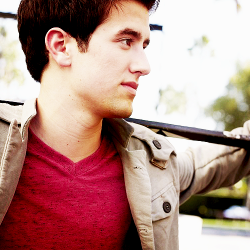 Twitter totalmente dedicado ao @1LoganHenderson e @bigtimerush (: