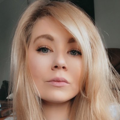 itsmelissaam's profile picture. Editor 🍍 liberté, égalité, sensualité