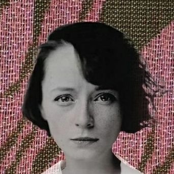 Collagista apasionada. Miembro fundacional del Soviet de Milford y miembro activo del Soviet de los Cantones.
IG : escarlatinamanostijeras