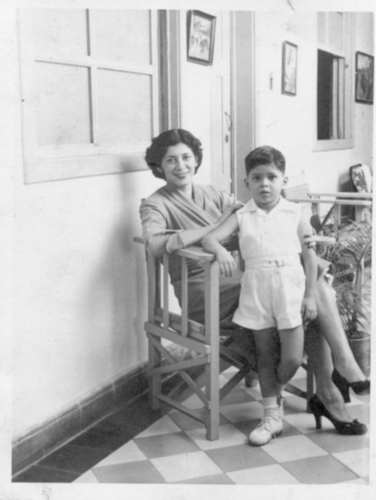 Hombre, separado, de izquierda socialista, Ingeniero técnico naval,