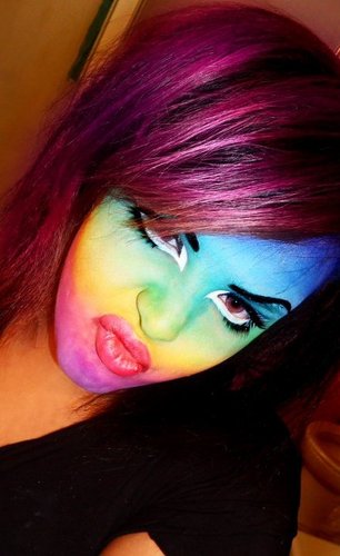 I'm A make up whore with a slice of fashion tendencies and sprinkles of musical abilities!
