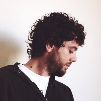 lud_w's profile picture. Faccio collezione di cose che non saranno mai. Scrivo tutti i giorni, forse anche tutte le notti.