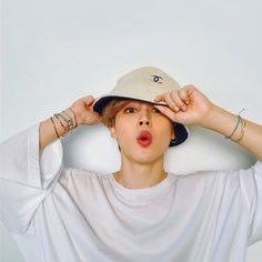luvelyjiminn's profile picture. multi loving hoe ☁️ aRMy