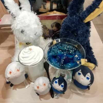 apricot_snipes's profile picture. 西川貴教さん愛、ライブ厨。 刀剣沼に身投げした審神者(鶴丸最推し、三日月推し)。 最近はツイステ(マレウス推し)も嗜み中。時偶Ｂプロ沼(唯月…時々双子推し)にも出没。 お取引も含めてゆるっと活動中。 随分前に成人済、関東在住、ゆうちょ、UFJ対応可能。無言のリプ消しなどはご遠慮願います。