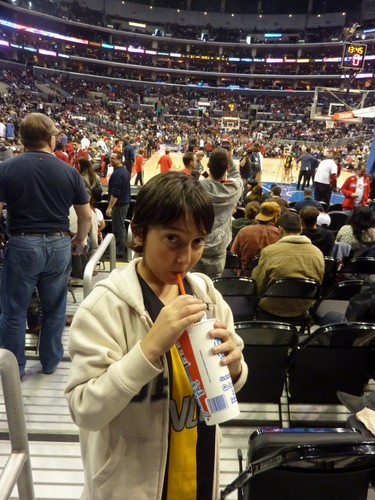 soy manya a muerte , y charrua tambien. go lakers me gusta dormir ,comer y cagar.odio el carne y casi siempre tengo o una pelota o una feta de salame en la mano