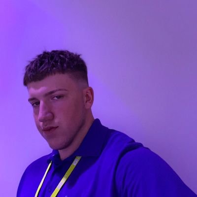 HI I’M JOE, I’M A 19 YEAR OLD BRITISH NEW STARTING STREAMER. I STUDIED A LEVEL IT. I DO PHOTOGRAPHY, AND MUSIC. I STREAM: RUNESCAPE3, RAINBOW SIX SIEGE!!!