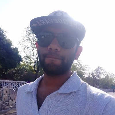 दुनिया मे सब जो देखने मे झूठा या सच्चा दिखता है वह अर्धसत्य है । व्यक्ति जो देखना चाहता है मन उसे  ही सत्य बना लेता है । 
शायद यही रहस्यवाद है‍ !!