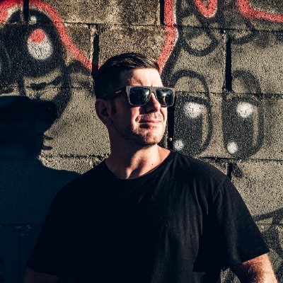 UI Engineer, Snowboarder, Dirt Bike Rider, House and Techno Aficionado