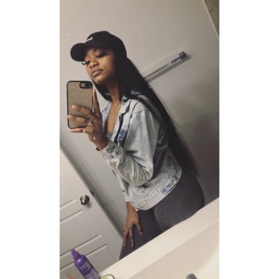 muvalegz's profile picture. TheHighPriestess📕🃏 Ig: @legz_