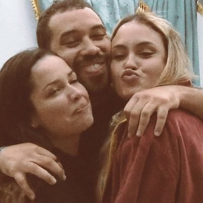 Joyce76284791's profile picture. 🌵🎓🔎
Ju❤Gil❤Sarah❤
meu celular não tem o emoji da Sarah😢