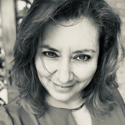 Idealist, romantic, free spirit with my feet firmly on the ground and my head in the sky. https://t.co/y1fVkqeA2T