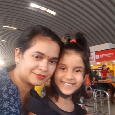 ArtiGup65404830's profile picture. straight forward women