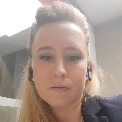 Développeuse web , Ecole @Oclock_io , promo Excalibur
Créatrice d'accessoires pour enfants et nourrissons (compte twitter dédié à venir)