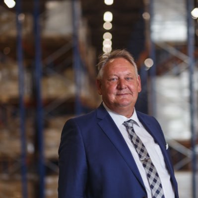 sandermanEJ's profile picture. Kapitein, Ondernemer in ruste , teleurgestelde FC Twente supporter, allergisch voor deugmensen maar kietel hem en be surprise