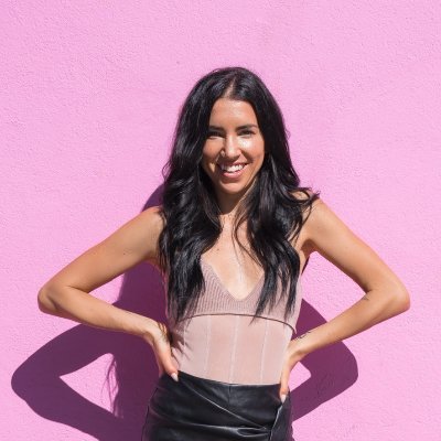 RebelleNtp's profile picture. ✨Built a 7 Figure Biz (while traveling✈️)
I’ll help you go from 1:1s to Passive income👩🏽‍💻💸
FREE TRAINING ⬇️ Create your own online course!