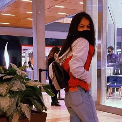 Jasminesherni's profile picture. 