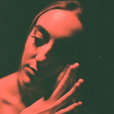 kylieeemegannn's profile picture. stars become tangled in her hair whenever she walks through the sky 🦋🔮🎧 | music | art | space | deep questions | 🧚🏻‍♀️🌜🌹