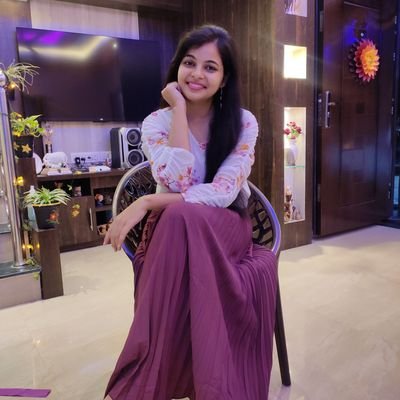 ArushiWelekar's profile picture. #beyourself
#Decor_ideas_by_arushi
#artist_visit #love_nature
#organizersideas
#organizers