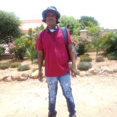 BalekileStix's profile picture. Tee