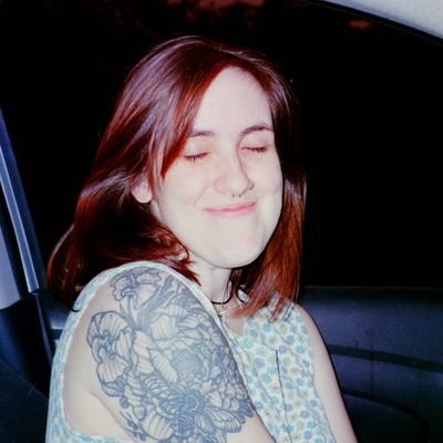 25 y/o nb femme lesbo
she/her