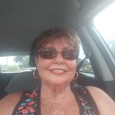 Married,mom, Boxer mom 🐾, love truth, plants, food
•live in FL, it's not paradise.