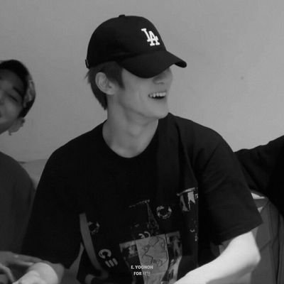 zhangglay_'s profile picture. aktip gausah unfoll