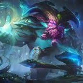 Toplaner para Erytheia, actualmente platino road to emerald.