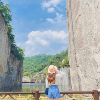 2人の天使を子育て中👼
離婚後、生活していくのがやっとの状態...( ´•௰•`)⇒今の現状を変えたいと思い、ネットビジネスに出会う⇒3ヵ月で月収100万円達成💜
時間とお金が自由になってゆとりのある生活に💚
副業に興味がある人をサポートしてます✨
無言フォロー大歓迎です💚