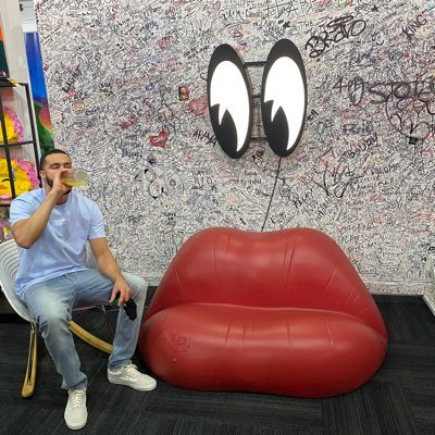 StephChainz's profile picture. Mindset different.