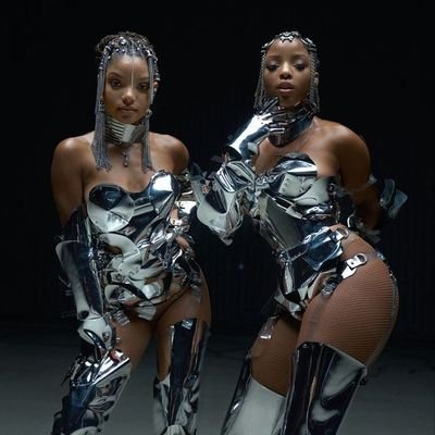 @ChloexHalle 
~Two Queens✨
~Two Models✨
~Two Artist ✨
~UNGODLY HOUR OUT NOW🗣️🗣️