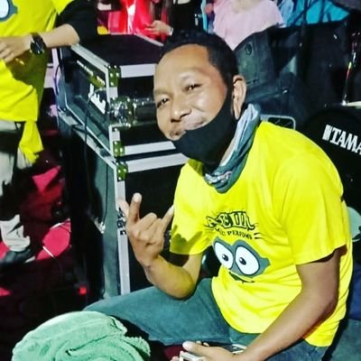 BowoKendhang's profile picture. Bukan anggota partai bukan pejabat,,,,,
hanya pekerja seni....