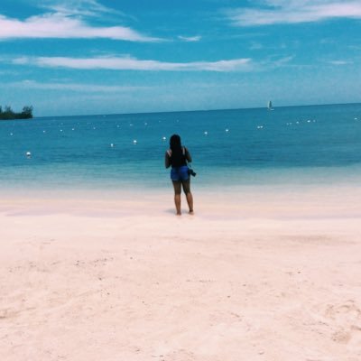 🇳🇬| Freelance journalist (sometimes), comms co-ordinator currently, backup account) Main acc: @ChloeEatWorld