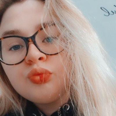 22// 🌈// Bambinobecky❤// Sales Assistant👠